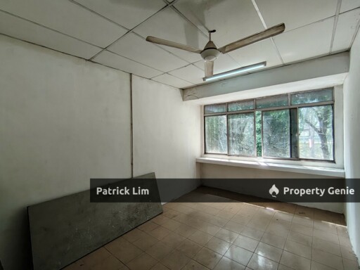 Ayer Keroh Main Road (1St Floor) End Lot For Rent