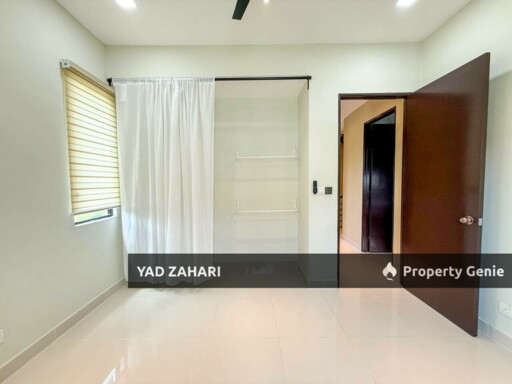 Ken Rimba Jimbaran Seksyen 16, Shah Alam | 2.5 Storey Terrace 5 Bedrooms | RM1.6M - Cornerlot and Fully Renovated