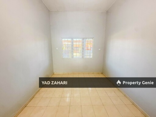Seksyen 30, Jalan Kebun Shah Alam | Single Storey Terrace 4 Bedrooms | RM380K - Flexible Deposit, Kitchen with Table Top and Nearby School