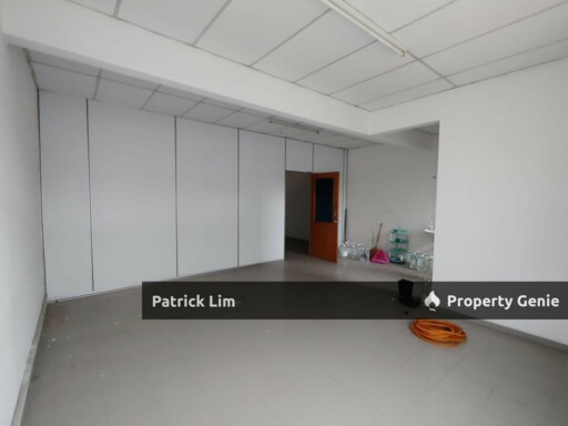 Taman Merdeka Permai [一楼] 店面出租 With Partition