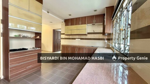 Facing Open Corner Lot Renovated Double Storey Taman Putra Prima, Puchong.