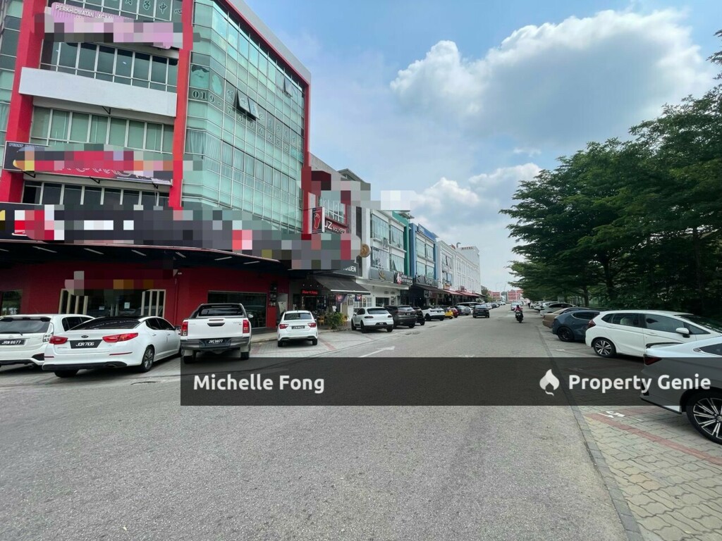 Austin Height Mount Austin / 3 Storey Shoplot with ROi 4.4％