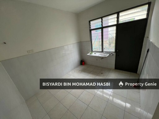 24'x70' Sq.Ft FREEHOLD End Lot Extra Land 2.5 Storey Terrace House Taman Salak Perdana, Bandar Baru Salak Tinggi, Sepang.