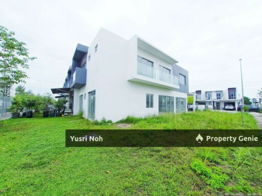 DOUBLE STOREY CASA VIEW @ CYBERSOUTH