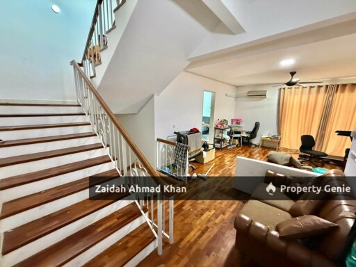 1080 RESIDENCE TAMAN PUNCAK SAUJANA KAJANG 3-STOREY SEMI DETACHED FACING CLUB HOUSE 2 MASTERBEDROOM