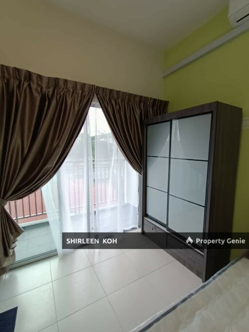 Female Room for Rent at Suriamas Suites Condominium @ Larkin JB Town