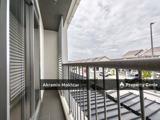 Double Storey Halya 2, Daunan Worldwide Puncak Alam