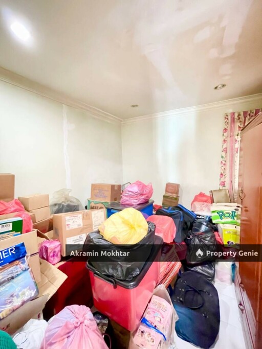 Freehold, Corner Lot & Fully Renovated | Double Storey Jalan Semarak Bandar Utama Batang Kali