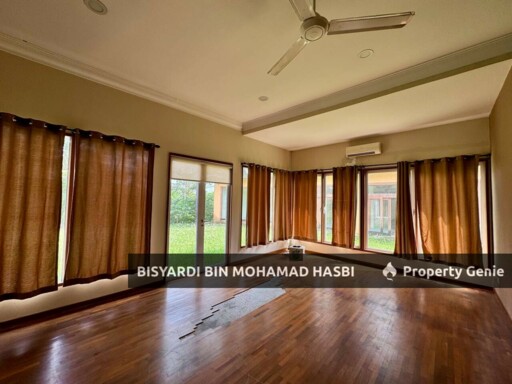 Single Storey Bungalow, Monterez Golf Club, Seksyen U9, Shah Alam .