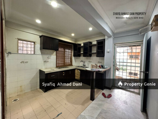 Kenaria Condominium Kajang Facing Pool with Carpark