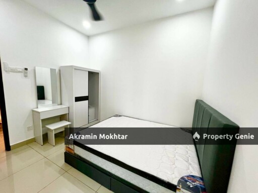 Freehold, Fully Furnished, Renovated & 2 Parking | Residensi Zamrud Jalan Zamrud 1 Kajang 2