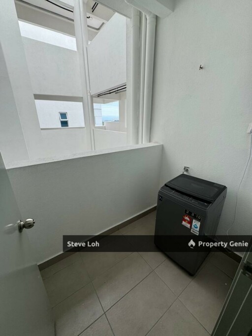 MRT Linked Condo @ Nexus Kajang Female Unit Fully Furnished Single Room