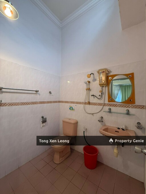 Spacious 5-Bedroom Terraced House In Melaka