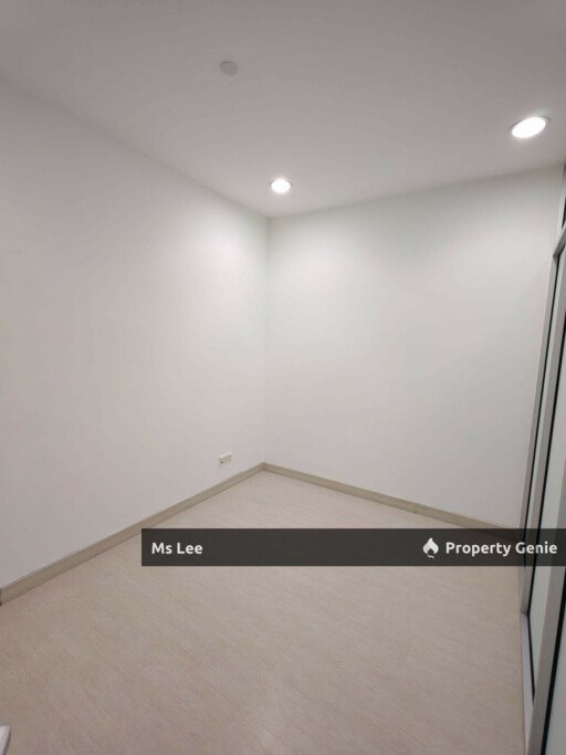 Binjai 8 @ KLCC -Near LRT, Level 32 Facing Troika, Good for investment