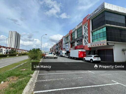 Bandar Uda Utama Three Storey Shoplot Facing Main Road