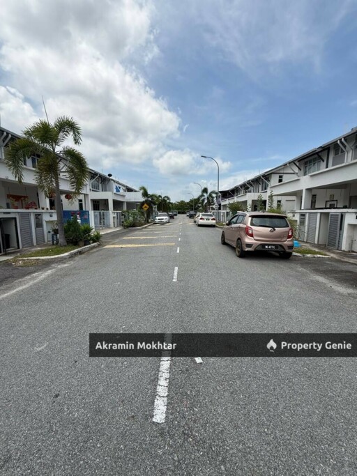Parking & 2 Storey Terrace House Taman Mahkota Banting