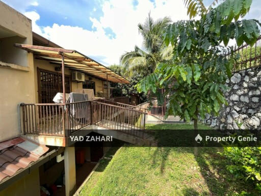 Seksyen 2, Shah Alam | Bungalow 7+1 Rooms | RM2.2M - Spacious Car Porch, with Private Pool & Nearby Masjid and UITM Shah Alam