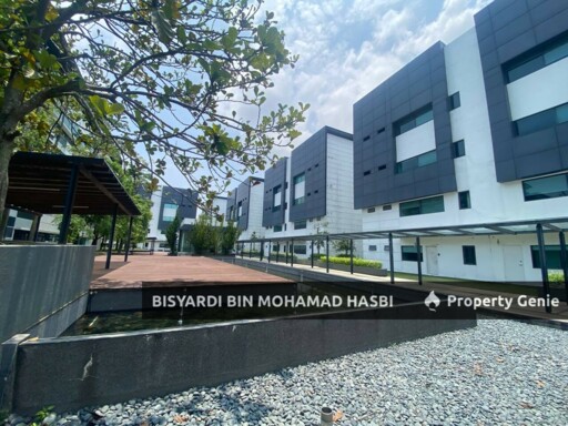 STAR CENTRAL 8 STOREY SEMI DETACHED BUILDING CYBERJAYA .