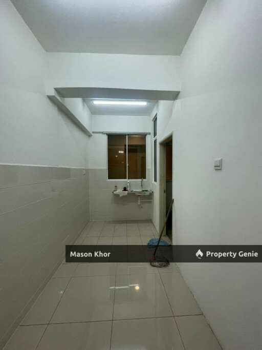 THE OASIS CONDOMINIUM LOWER FLOOR 1085sf BARE UNIT 1CP GELUGOR