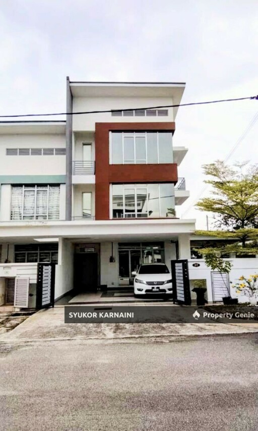 TRIPLE STOREY CORNER LOT  TAMAN SURIA WARISAN  KLIA, SEPANG.