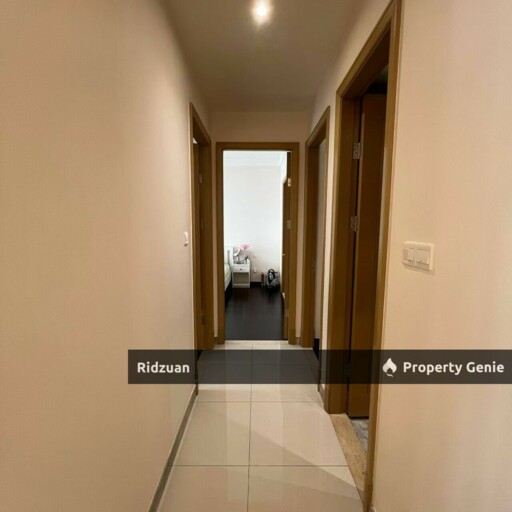 R&F Condo - Direct Link to ICQ and shopping mall facility