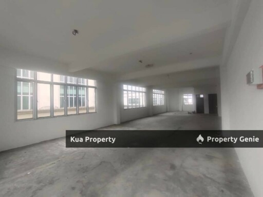 Triple Storey Corner Industrial Lot/Shoplot For Rent at PCC Demak Laut