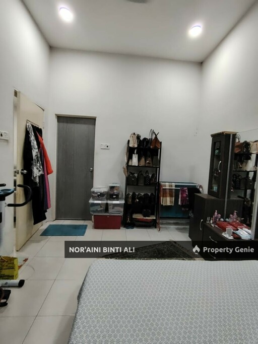 RUMAH TERES SETINGKAT DI KG PADANG PERMAI KUANTAN