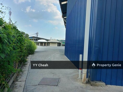 Menglembu/Falim Ipoh Bungalow Factory For Rent Great Lcoation 0.5 Acres Fully Covered