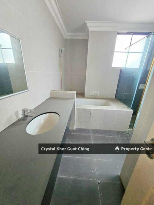 3 Storey Bungalow at D'Residence, Near Queensbay