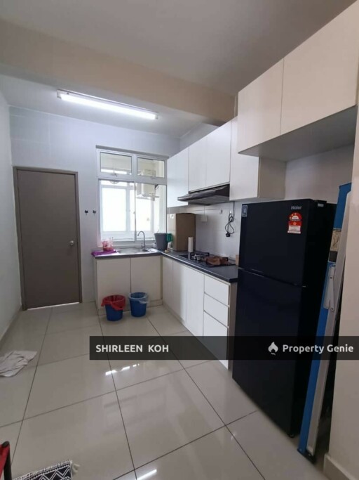 Larkin heights Female room for rent