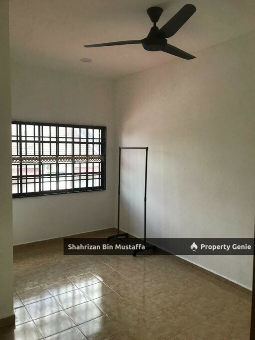 International Lot, Taman Banang Height, Batu Pahat, Johor.