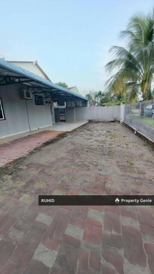 Taman Daya Single Storey Terrace Corner Lot with Extra Land  FOR SALE  Taman Daya, Johor Bahru [CORNER LOT] SINGLE STOREY TERRACE HOUSE   SELLING PRICE : RM680,000    PROPERTY DETAILS  LOCATION : Jala