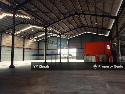 Menglembu/Falim Ipoh Bungalow Factory For Rent Great Lcoation 0.5 Acres Fully Covered