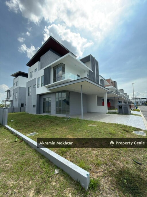 3 Storey Semi-D Corner Unit @ Broadleaf Residence Kota Kemuning, Shah Alam