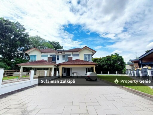 corner lot Semi-D big extra land  Extended kitchen at Kota Kemuning