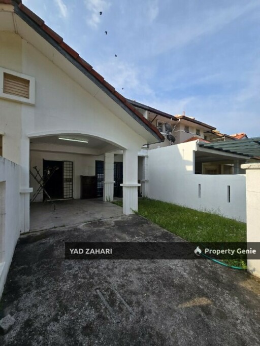 Taman Mutiara Kemuning, Shah Alam | 2-Storey Terrace 4+1 Bedrooms | RM500K - Facing Open with Spacious Land 20*70
