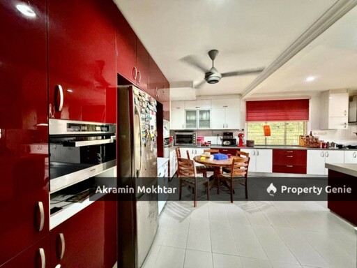 Freehold & Renovated | Setingkat Setengah Bungalow Jalan Tasik Biru Sungai Buloh
