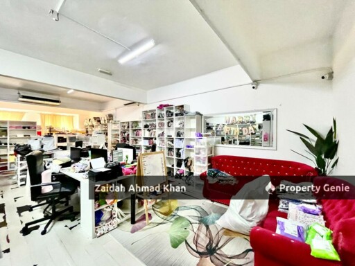 SEKSYEN 7 SHAH ALAM SHOPLOT 3  STOREY FOR SALE JALAN PLUMBUM SEKSYEN 7 SHAH ALAM TENANTED AT 12.8K