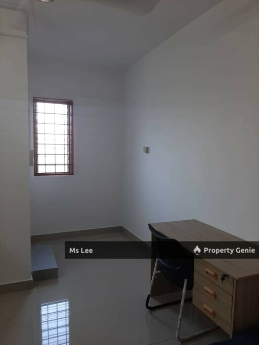Male Room 3 RM750 @ 1st Floor Shop Apt-Sek 7-Shah Alam-near UITM-Ready Now