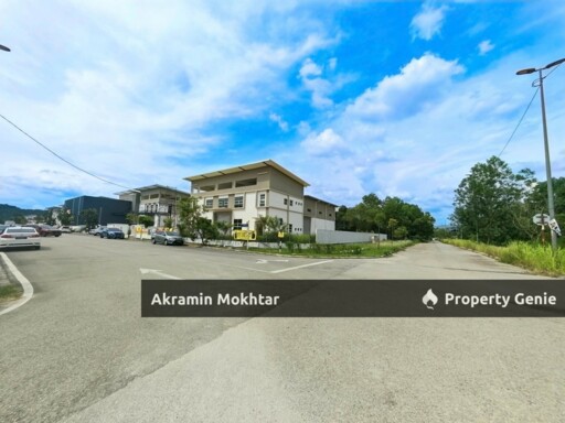 CORNER 2.5 STOREY DETACHED FACTORY TO LEASE Saujana Teknologi Rawang STR