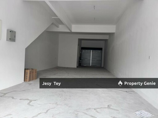 For Rent Setia Tropika Shoplot (Second Floor)