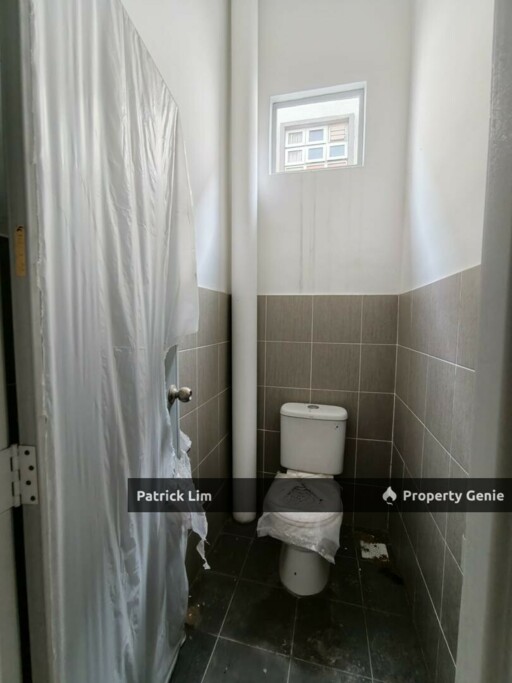 3-Storey Shop Lot For Rent @ Melaka Raya