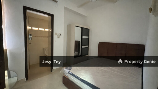 Taman Pelangi Multiple Rooms for Rent