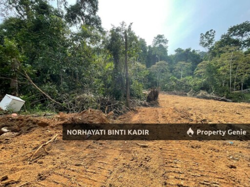 (HOT AREA) LOT BANGLO BESERAH BERHAMPIRAN KG DARAT SEKOLAH