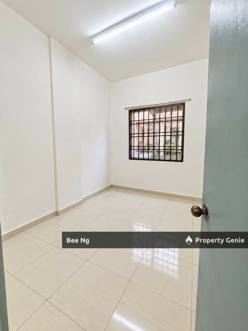 Taman Tampoi Utama / 3bedroom Flat Ground Floor / Full Loan