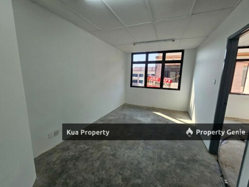 3rd Floor Shophouse / Apartment at MJC Batu Kawa near Yahos School For Sale