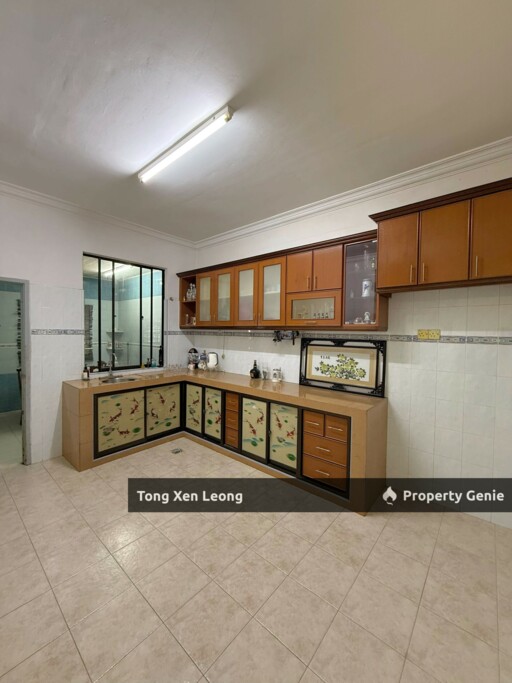 Spacious 5-Bedroom Terraced House In Melaka