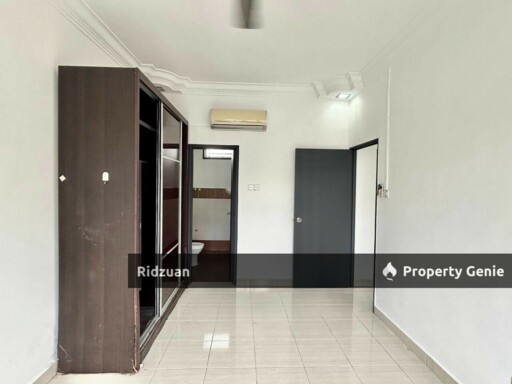 Kipark Apartment 3R2B for Sale