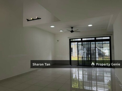 Bigger Size Auto Gate Double Storey Terrace House for Rent @ Eco Summer