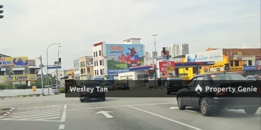 3 Storey Commercial Endlot Adjoining New Building With Extra Exposure & Parking